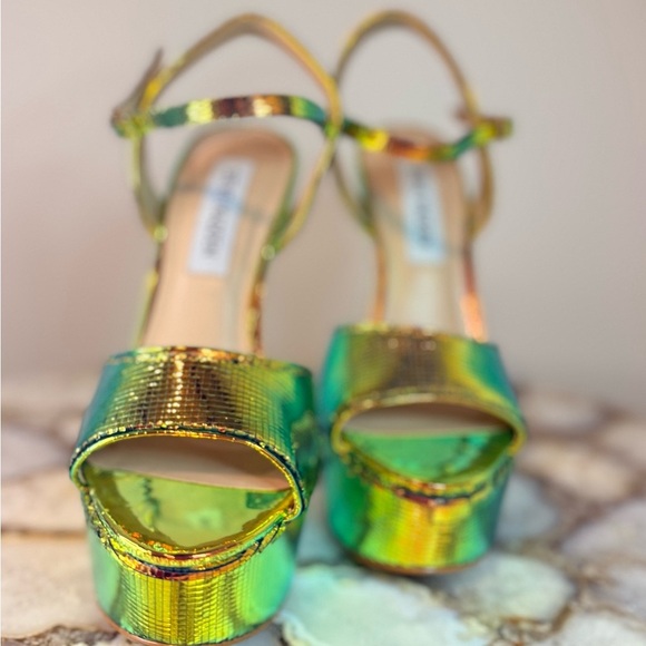 NEW Steve Madden Iridescent Green-Gold Metallic Platform Heels SIZE 5 - Picture 2 of 8